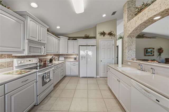 332 NIBLICK CIRCLE, Winter Haven, FL 33881