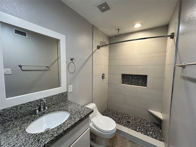 2807 Beauchamp Street 17, Houston, TX 77009