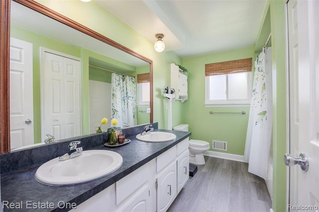 5345 Patterson Drive, Troy, MI 48085