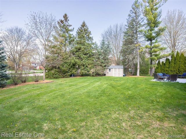 5345 Patterson Drive, Troy, MI 48085