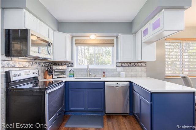5345 Patterson Drive, Troy, MI 48085