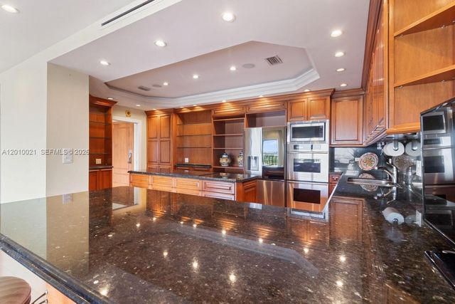 1800 NE 114th St PH01, Miami, FL 33181