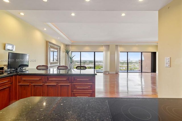 1800 NE 114th St PH01, Miami, FL 33181