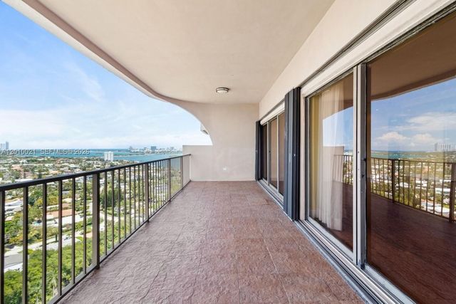 1800 NE 114th St PH01, Miami, FL 33181