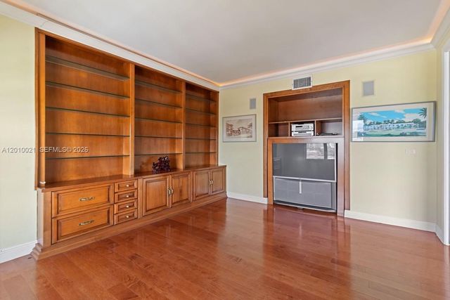 1800 NE 114th St PH01, Miami, FL 33181