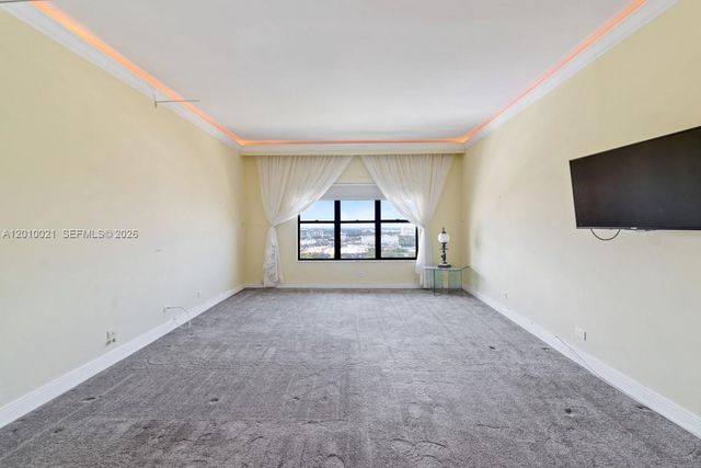1800 NE 114th St PH01, Miami, FL 33181