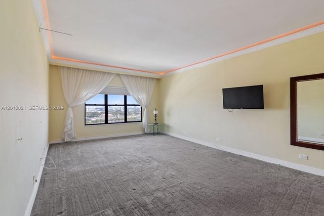 1800 NE 114th St PH01, Miami, FL 33181