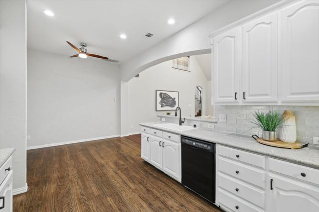 3215 Ricci Lane, Irving, TX 75062