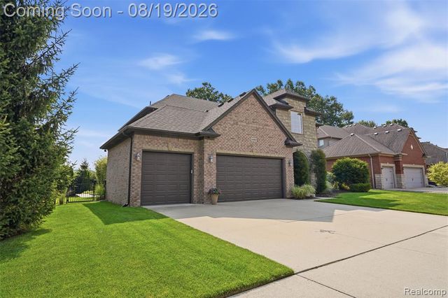 55362 Estates Lane, Macomb, MI 48042