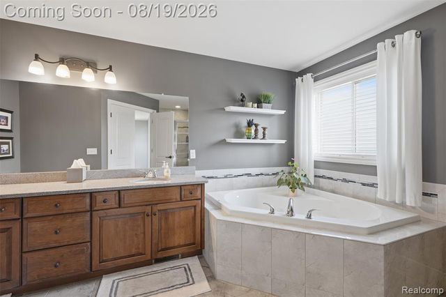 55362 Estates Lane, Macomb, MI 48042