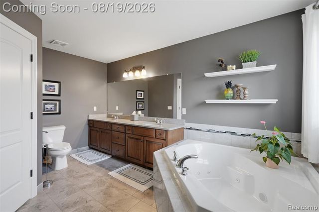 55362 Estates Lane, Macomb, MI 48042