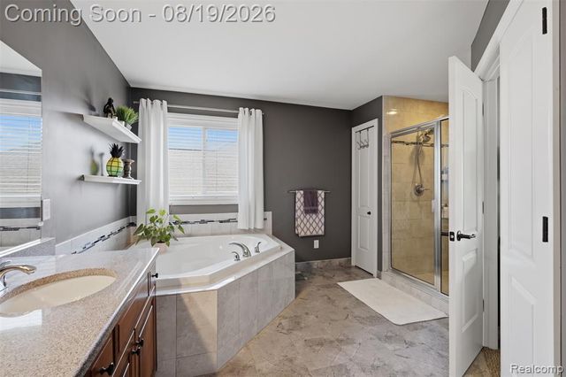 55362 Estates Lane, Macomb, MI 48042