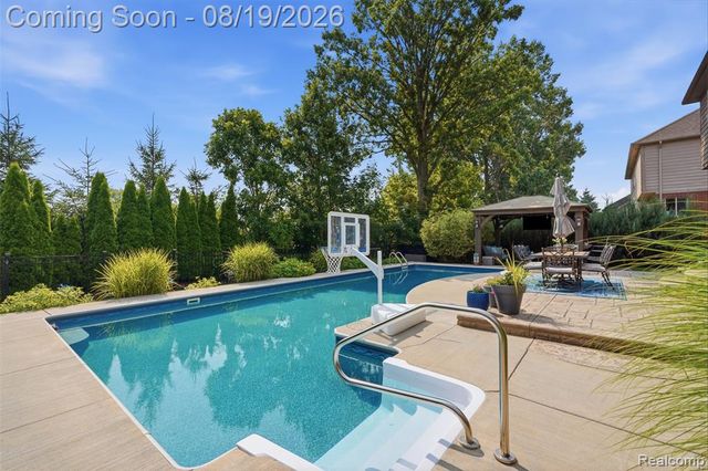 55362 Estates Lane, Macomb, MI 48042