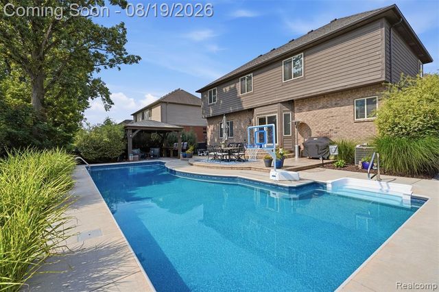 55362 Estates Lane, Macomb, MI 48042