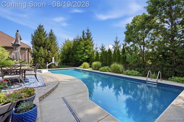 55362 Estates Lane, Macomb, MI 48042