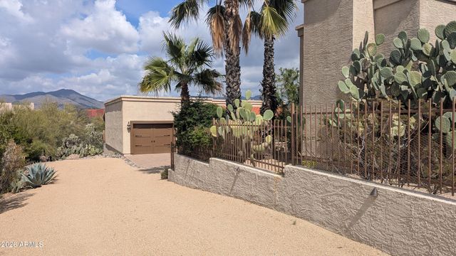 8944 E LAZYWOOD Place, Carefree, AZ 85377