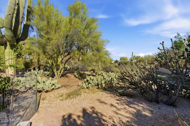 8944 E LAZYWOOD Place, Carefree, AZ 85377