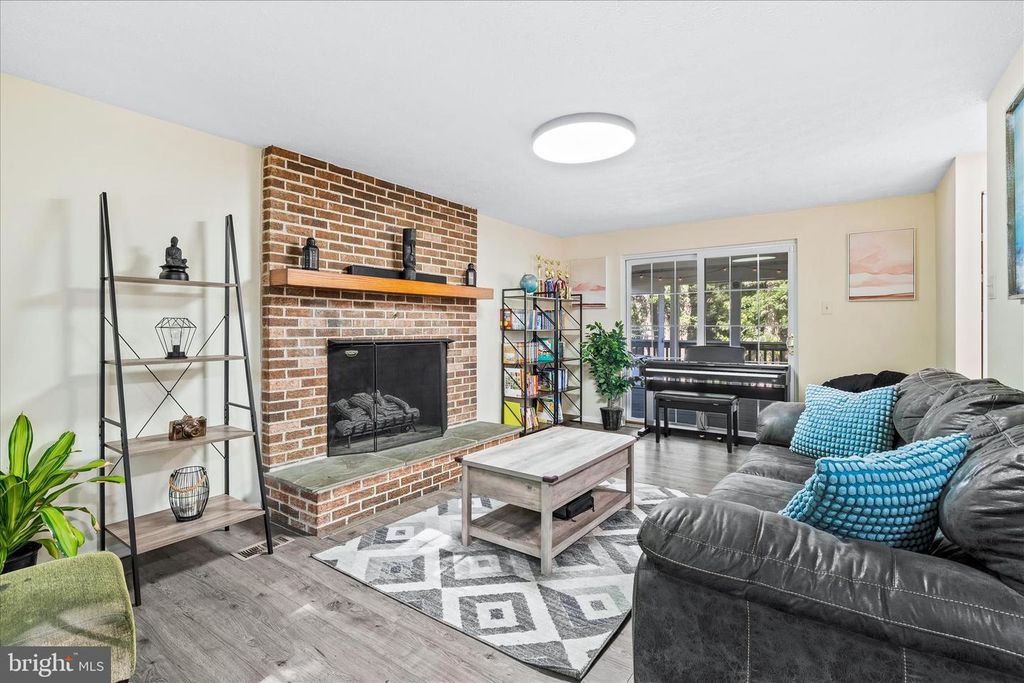 Image 11 of property listing at 7014 WILLOW TREE DR S, Middletown, MD 21769