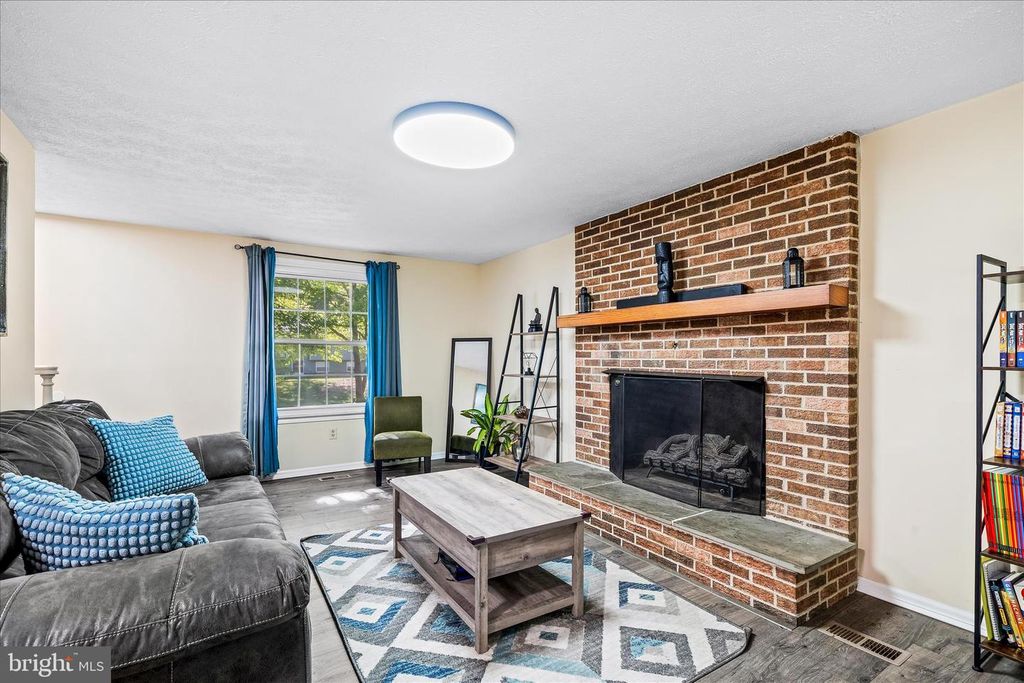 Image 13 of property listing at 7014 WILLOW TREE DR S, Middletown, MD 21769