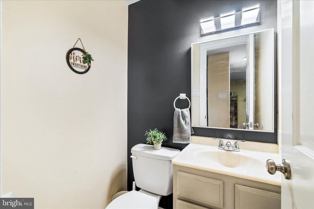 Image 15 of property listing at 7014 WILLOW TREE DR S, Middletown, MD 21769
