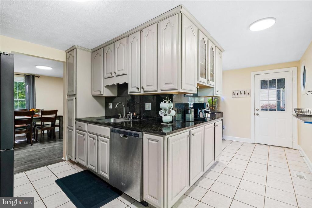 Image 17 of property listing at 7014 WILLOW TREE DR S, Middletown, MD 21769