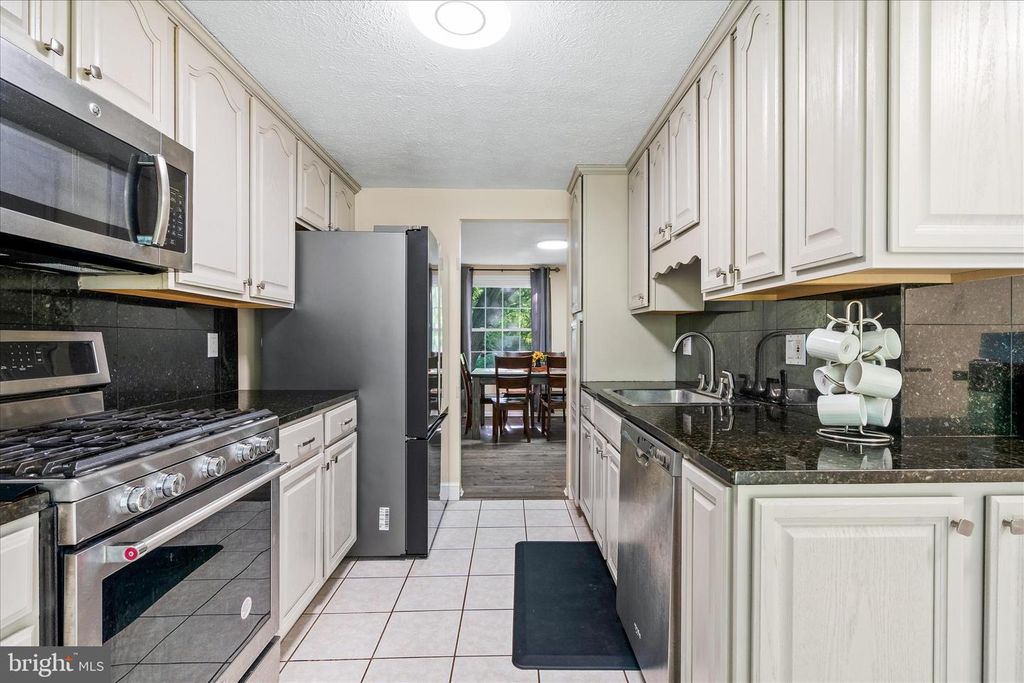 Image 18 of property listing at 7014 WILLOW TREE DR S, Middletown, MD 21769