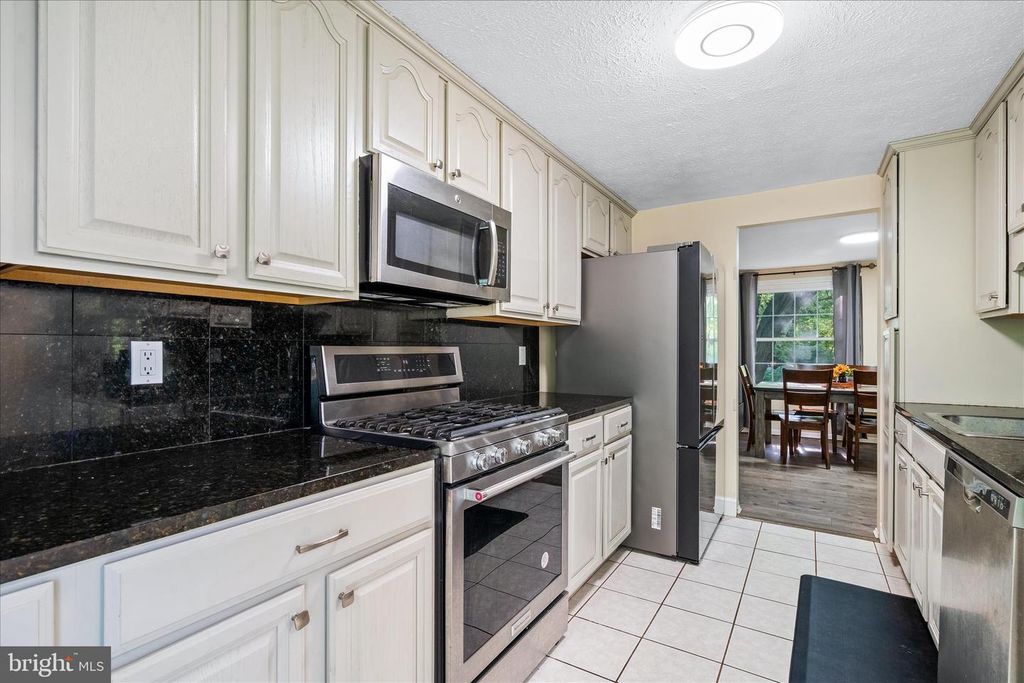 Image 19 of property listing at 7014 WILLOW TREE DR S, Middletown, MD 21769
