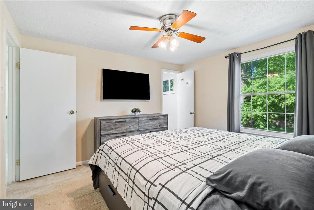 Image 22 of property listing at 7014 WILLOW TREE DR S, Middletown, MD 21769