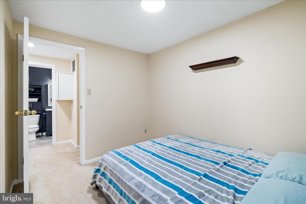 Image 26 of property listing at 7014 WILLOW TREE DR S, Middletown, MD 21769