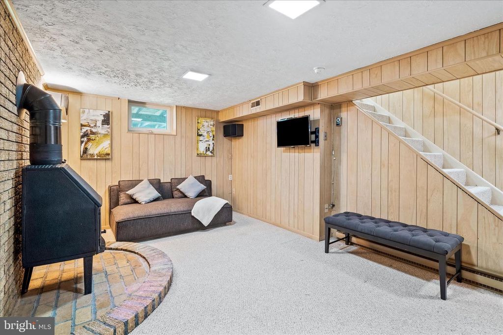 Image 32 of property listing at 7014 WILLOW TREE DR S, Middletown, MD 21769