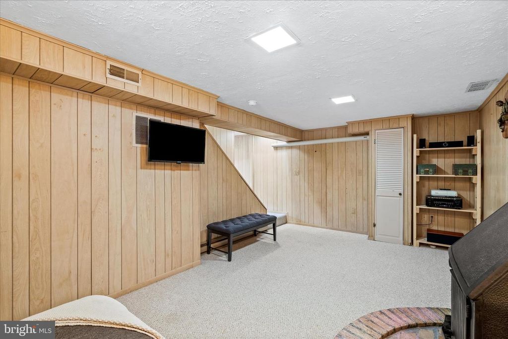 Image 33 of property listing at 7014 WILLOW TREE DR S, Middletown, MD 21769