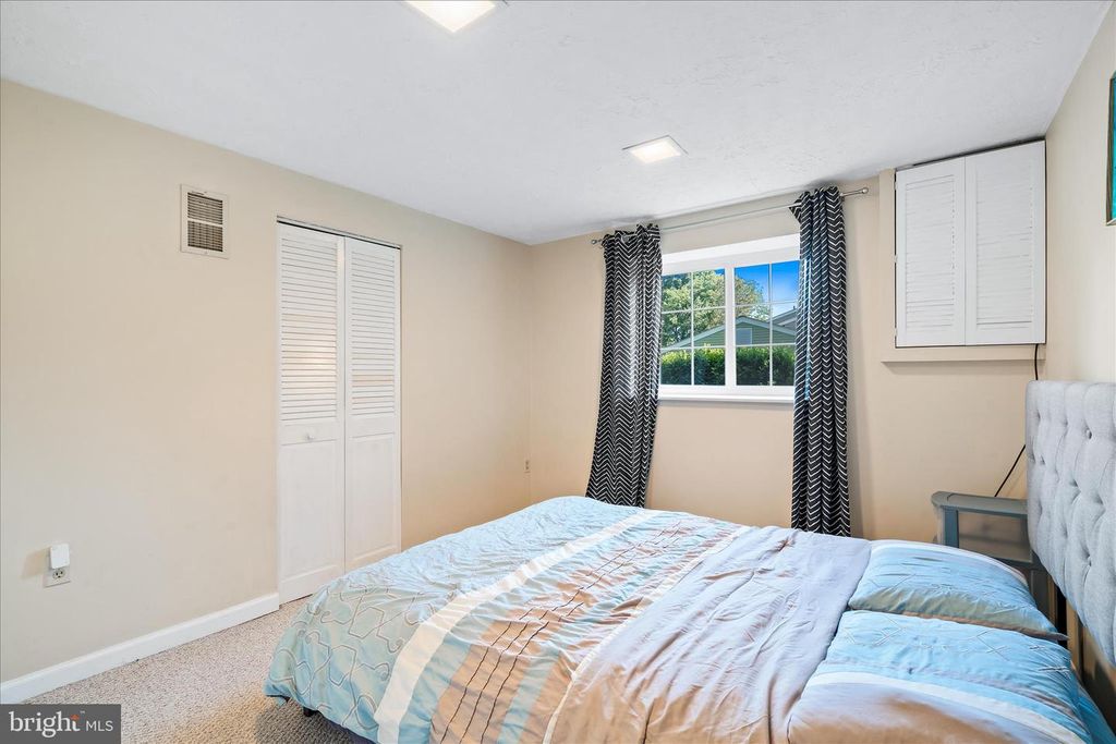 Image 34 of property listing at 7014 WILLOW TREE DR S, Middletown, MD 21769