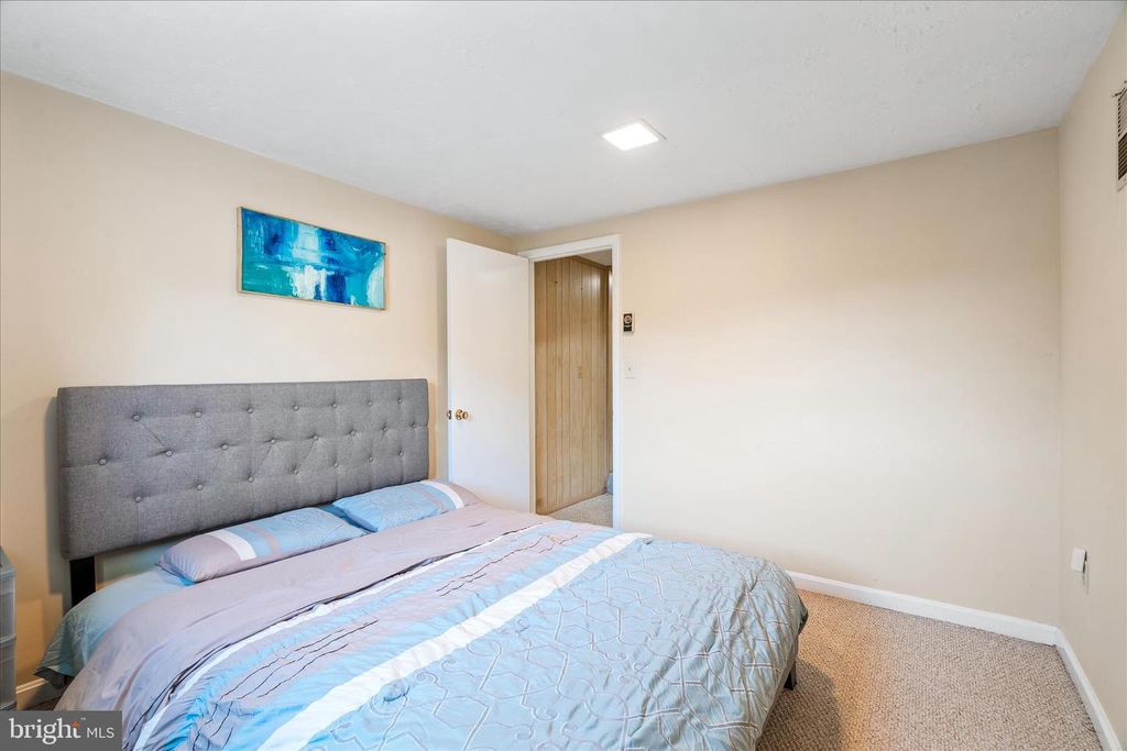 Image 35 of property listing at 7014 WILLOW TREE DR S, Middletown, MD 21769