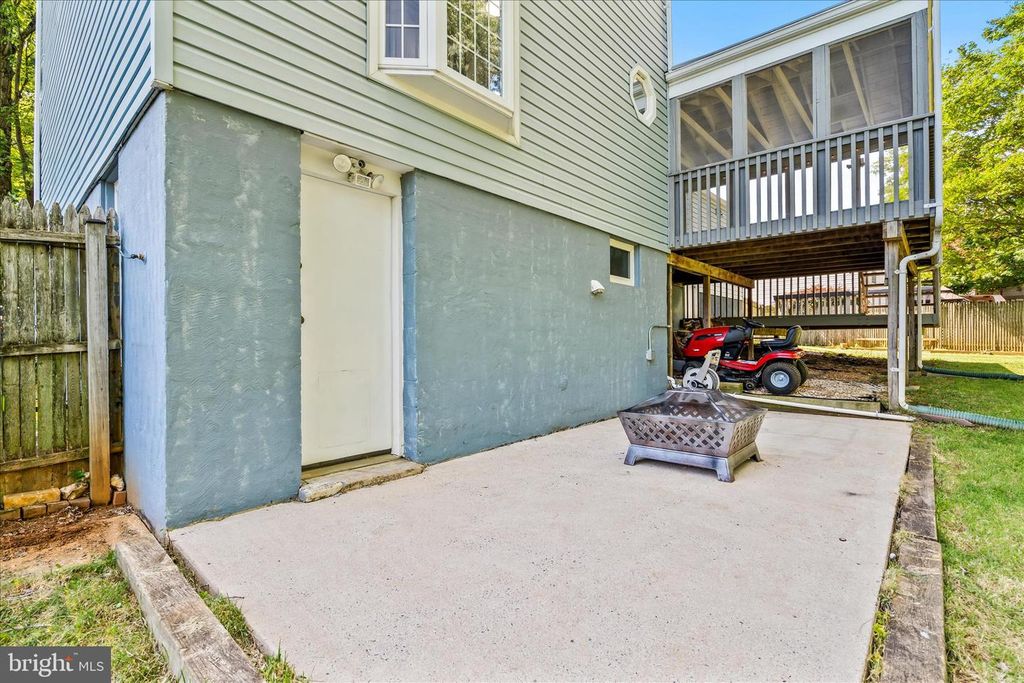 Image 44 of property listing at 7014 WILLOW TREE DR S, Middletown, MD 21769