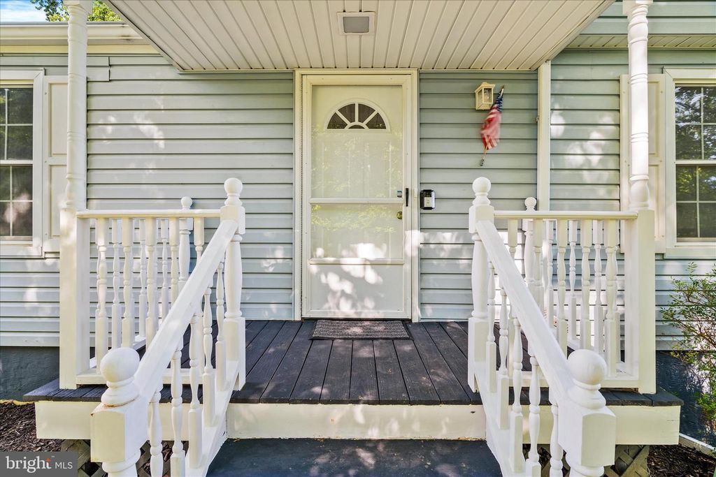 Image 5 of property listing at 7014 WILLOW TREE DR S, Middletown, MD 21769