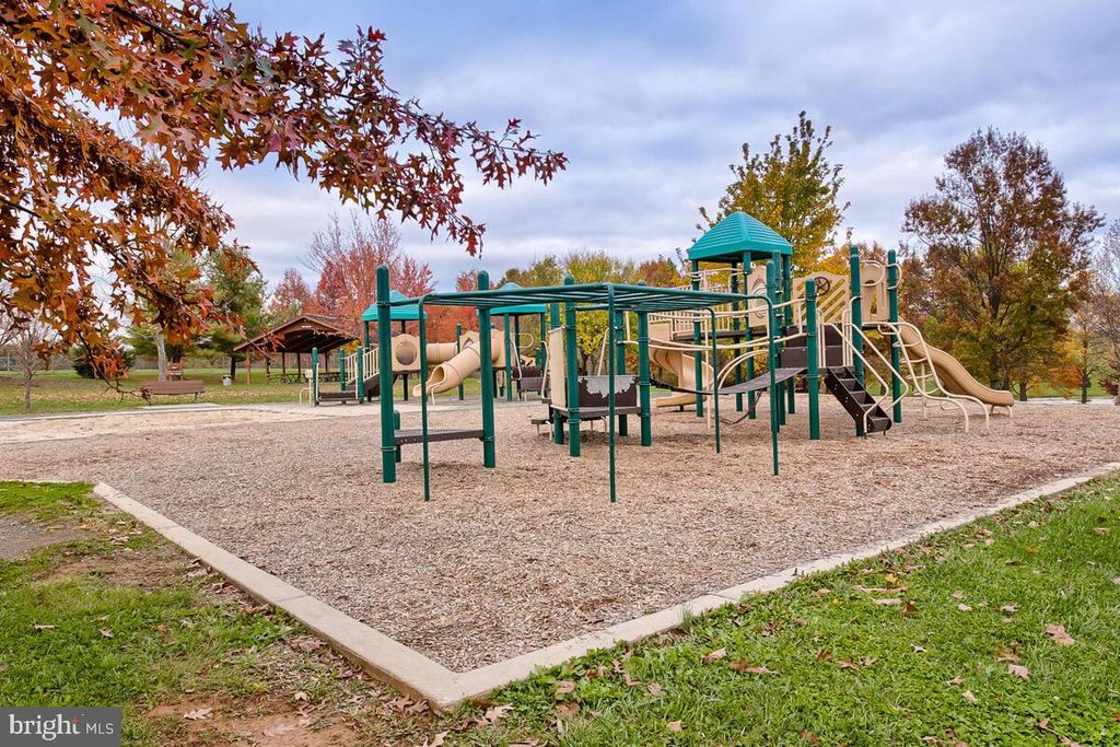 Image 61 of property listing at 7014 WILLOW TREE DR S, Middletown, MD 21769
