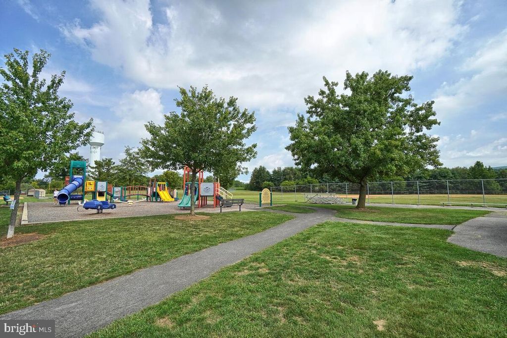 Image 62 of property listing at 7014 WILLOW TREE DR S, Middletown, MD 21769