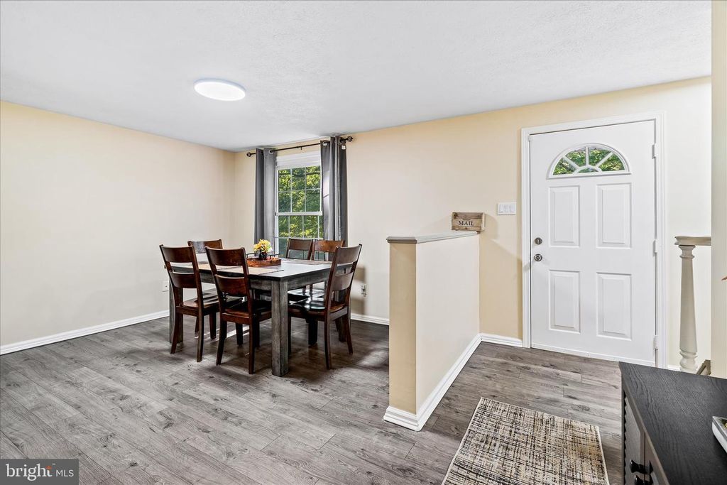 Image 7 of property listing at 7014 WILLOW TREE DR S, Middletown, MD 21769