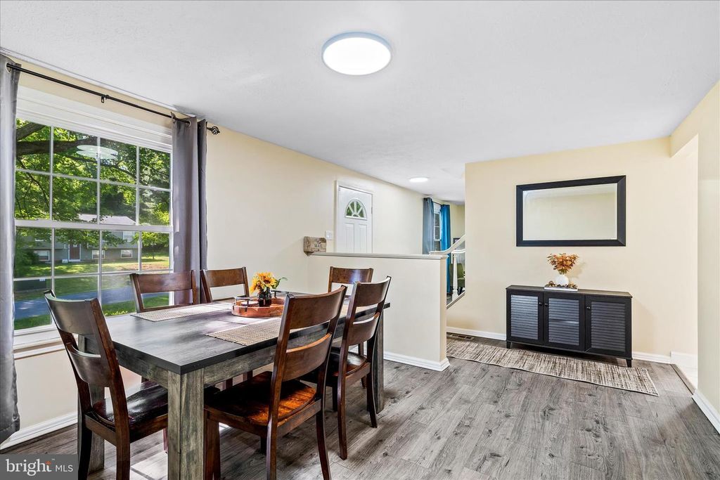 Image 9 of property listing at 7014 WILLOW TREE DR S, Middletown, MD 21769