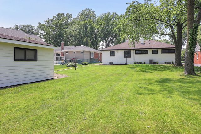 465 W Alexander Boulevard, Elmhurst, IL 60126