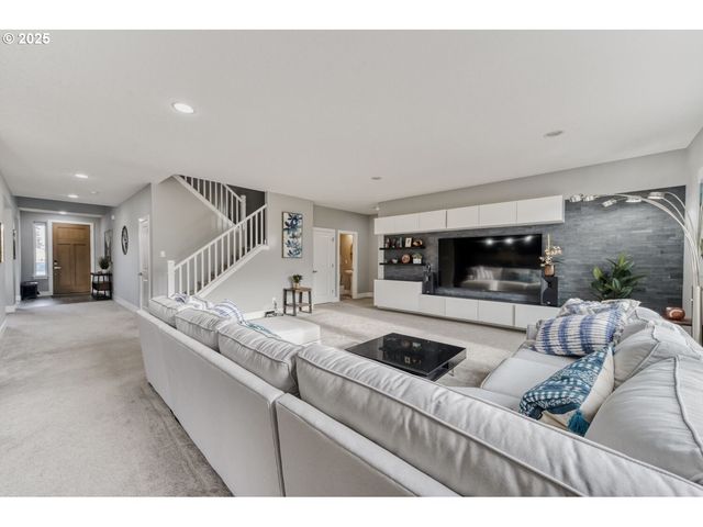 1561 Sw STRINGTOWN Rd, Forest Grove, OR 97116