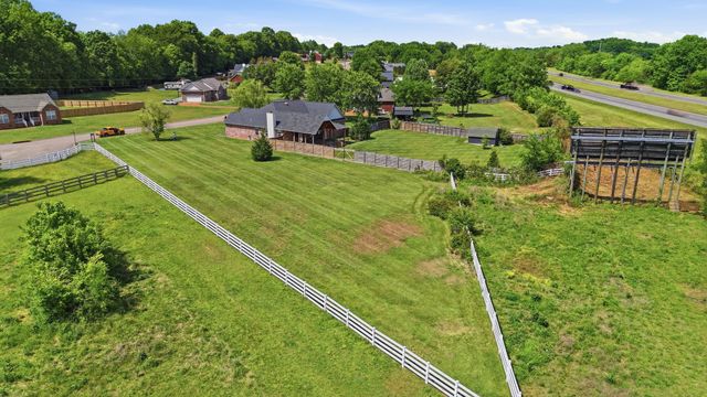 3465 Clegg Dr, Spring Hill, TN 37174