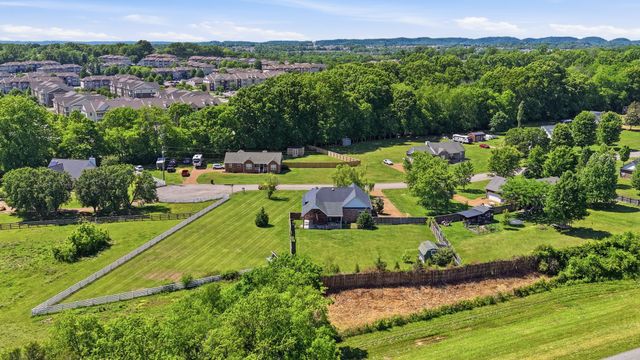 3465 Clegg Dr, Spring Hill, TN 37174