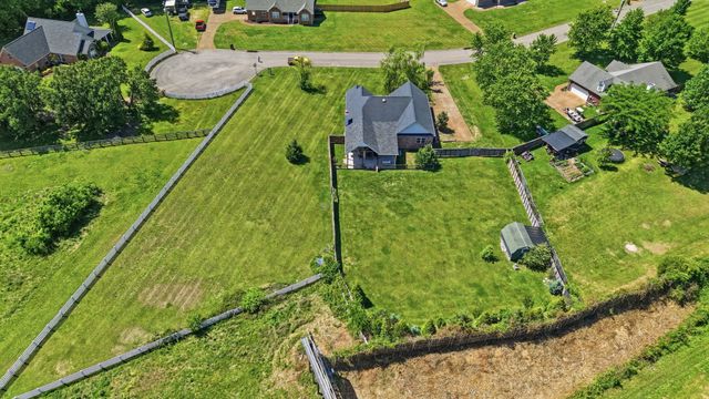 3465 Clegg Dr, Spring Hill, TN 37174
