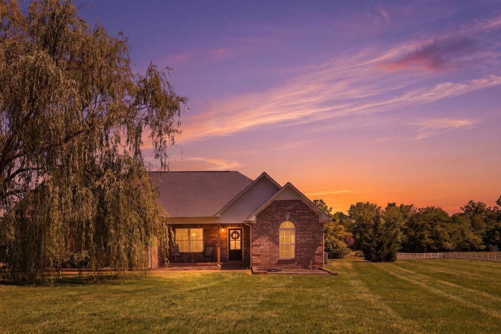 3465 Clegg Dr, Spring Hill, TN 37174