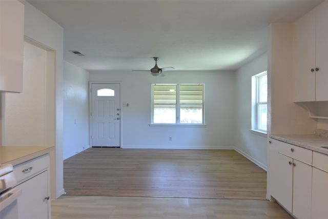 1202 Sunnyside Avenue, Cockrell Hill, TX 75211