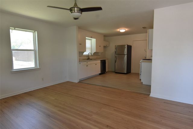 1202 Sunnyside Avenue, Cockrell Hill, TX 75211