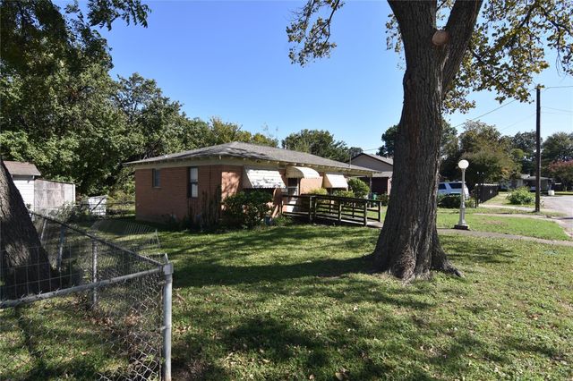 1202 Sunnyside Avenue, Cockrell Hill, TX 75211