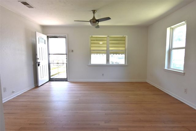 1202 Sunnyside Avenue, Cockrell Hill, TX 75211