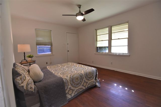 1202 Sunnyside Avenue, Cockrell Hill, TX 75211